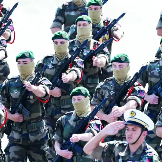 Fransa zorunlu askerliğe dönüyor