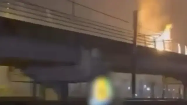 Antalya’daki havalimanı tramvay hattına yıldırım düştü: Seferler durduruldu