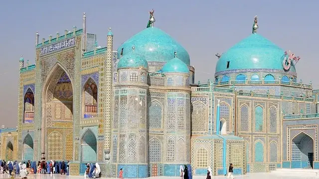 Голубая мечеть в Афганистане в городе Мазари-Шариф