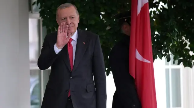 Le président turc Recep Tayyip Erdogan arrive à la Maison Blanche le 25 septembre 2025 à Washington, DC.