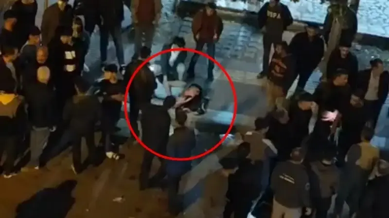 Polis, olayla ilgili soruşturma başlattı.