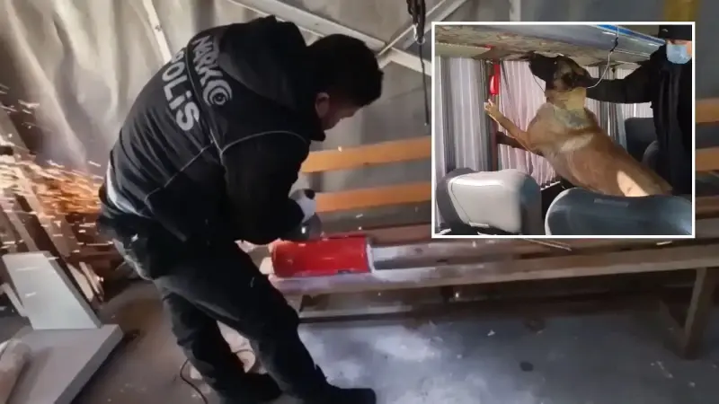 Ağrı'da otobüsteki yangın tüplerinin içinde 8 kilogram uyuşturucu ele geçirildi.