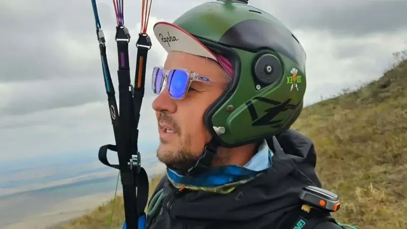 Rus turist Gribanov, uçuşun ardından belirlenemeyen nedenle kayalık alana düştü