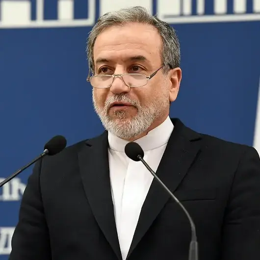 وزير خارجية إيران يرحب بتخلي تنظيم "بي كي كي" عن سلاحه