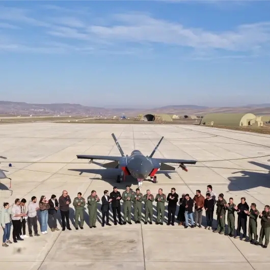 Le Bayraktar KIZILELMA réalise une première mondiale avec son missile air-air