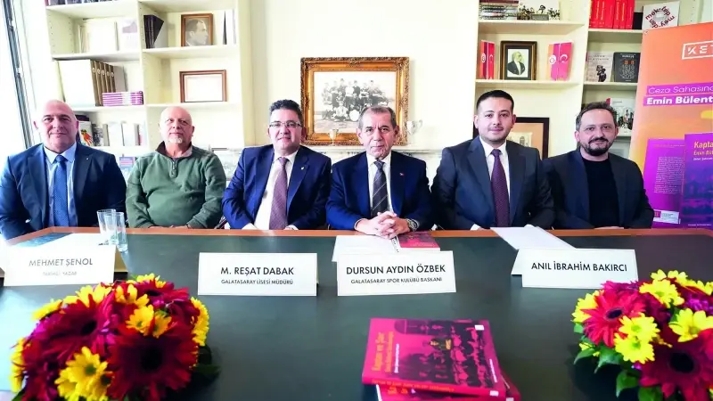 Lansmanda konuşan Galatasaray Spor Kulübü Başkanı Dursun Aydın Özbek, Emin Bülent Serdaroğlu’nun hem Galatasaray’ın hem de Türk kültür ve edebiyatının özel isimlerinden biri olduğunu vurguladı.