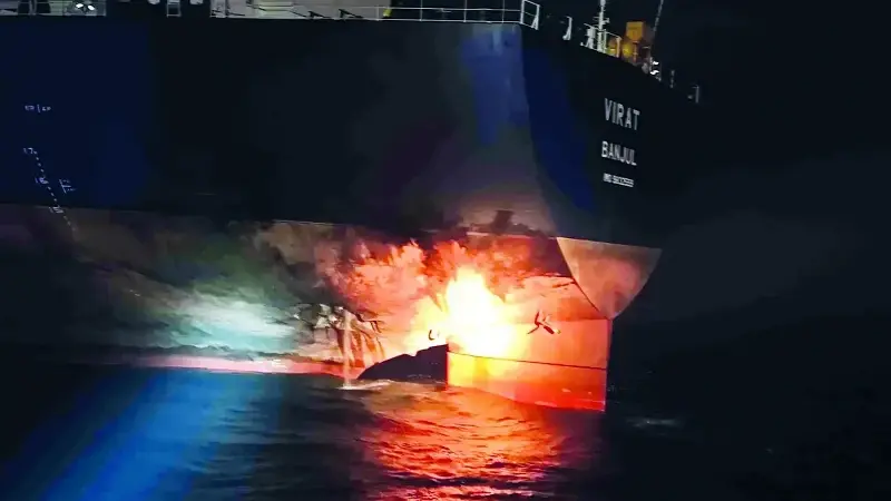 Görüntülerde, tankerlerde şiddetli patlamalar yaşandığı görüldü.