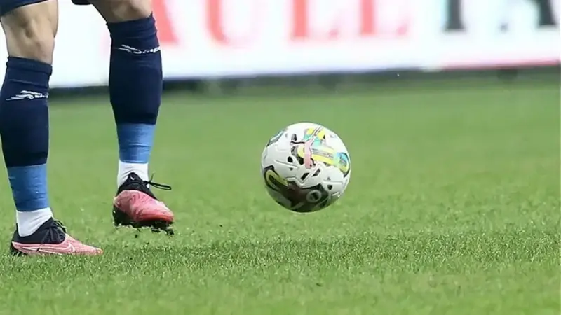 Bugün hangi maçlar var, 30 Kasım Pazar maç saat kaçta ve hangi kanalda canlı yayınlanacak?