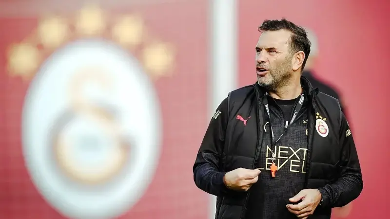 Okan Buruk derbi 11'ini netleştirmeye çalışıyor. 