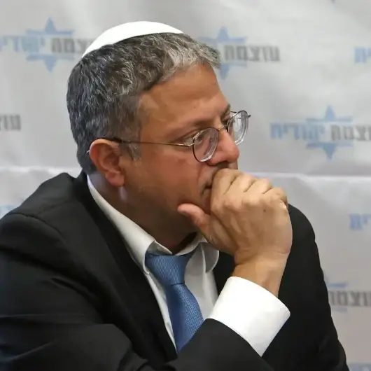 بن غفير يرقي ضابطا أعدمت وحدته فلسطينيين أعزلين بالضفة