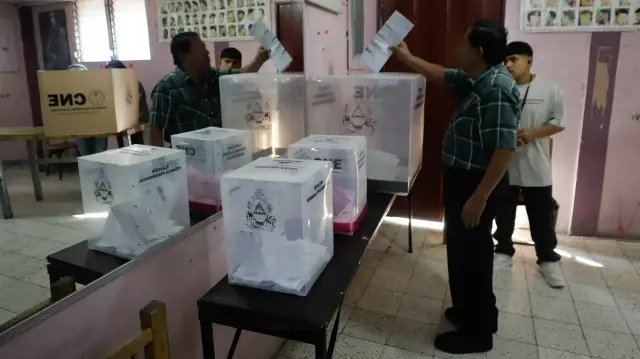  Honduras votes in pivotal presidential election amid tight race