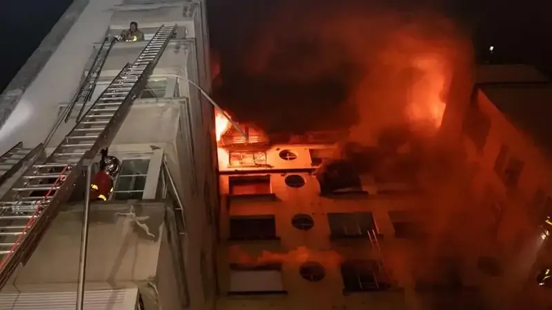 Yangının nedenine ilişkin henüz açıklama yapılmadı.