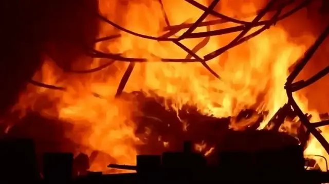 Rusya'dan Ukrayna'ya hava saldırısı: Tarım ambarında yangın çıktı