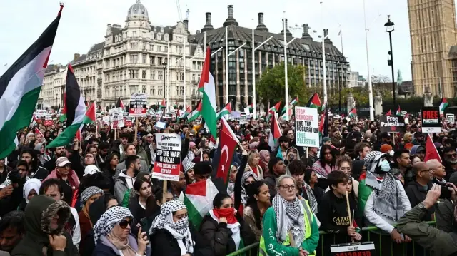 ألف سائح إسرائيلي عالقون باليونان بسبب وقفة تضامن مع الفلسطينيين