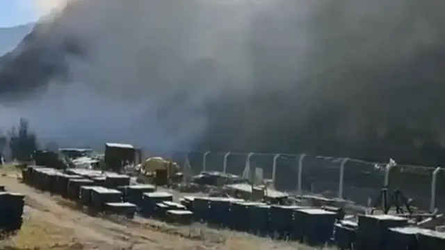 Artvin'de kaya kopmasının ardından toz bulutu böyle görüntülendi: İki lise tahliye edildi