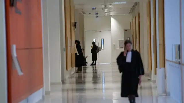 Neuf passeurs jugés à Paris pour un naufrage qui avait fait sept morts dans la Manche en 2023.