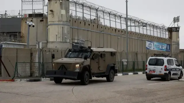 الاحتلال الإسرائيلي يفرج عن أسرى من غزة بعد اعتقالهم لأشهر بظروف غير إنسانية