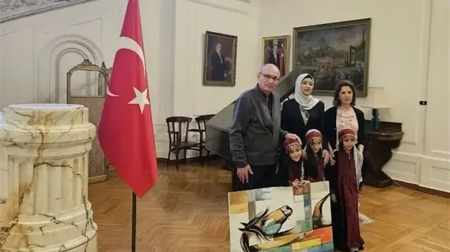 مصر.. سفارة تركيا تدعم رسامة فلسطينية من غزة