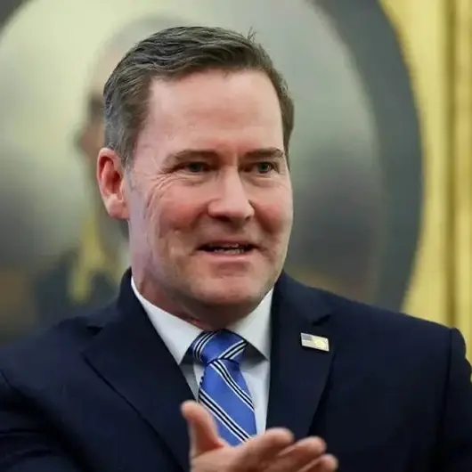 Уолтц: США не могут позволить РФ и КНР устанавливать глобальные стандарты