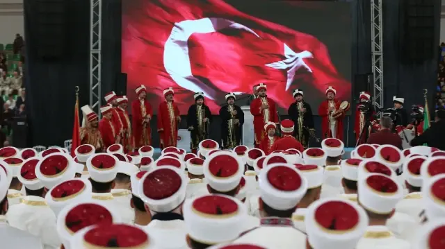 Kur'an-ı Kerim'i gönüllerine nakşettiler: Rize'de 600 öğrenciye dualarla icazet töreni düzenlendi