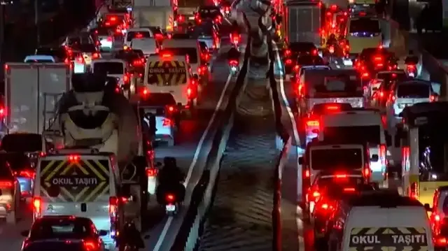 İstanbul'da akşam trafiği çileye döndü: Yoğunluk yüzde 83’e Ulaştı