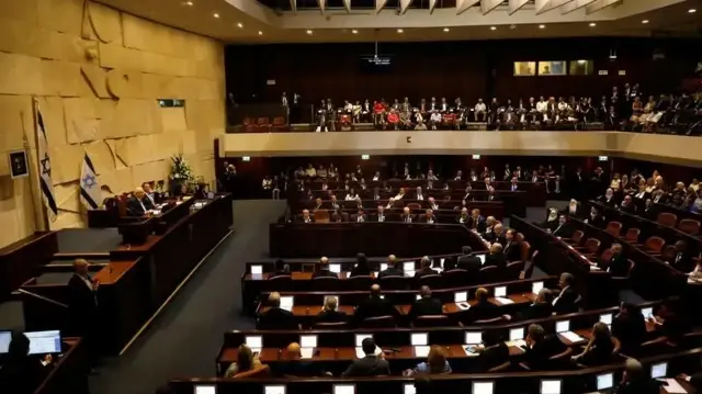  الكنيست يقر مبدئيا مشروع قانون يوسع نفوذ الحكومة على الإعلام