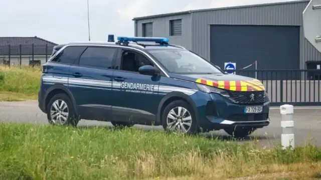 Un homme a été interpellé après avoir foncé sur plusieurs personnes avec son véhicule sur l'île d'Oléron, en France, le 4 novembre 2025.