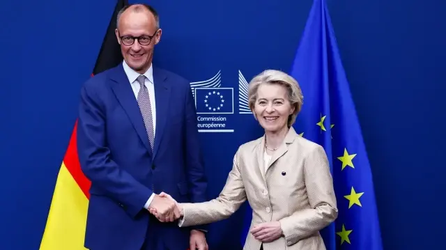 Канцлер Германии Фридрих Мерц и президент Европейской комиссии Урсула фон дер Ляйен в Брюсселе.