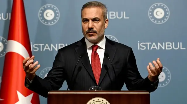 La Türkiye a rejeté mardi le rapport annuel de la Commission européenne, qu’elle a qualifié de "biaisé" et "infondé" en ce qui concerne la justice, les droits fondamentaux et la situation politique intérieure du pays.