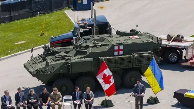 Церемония передачи бронированных машин поддержки боевых действий (ACSV) украинской стороне, состоявшаяся в Канаде