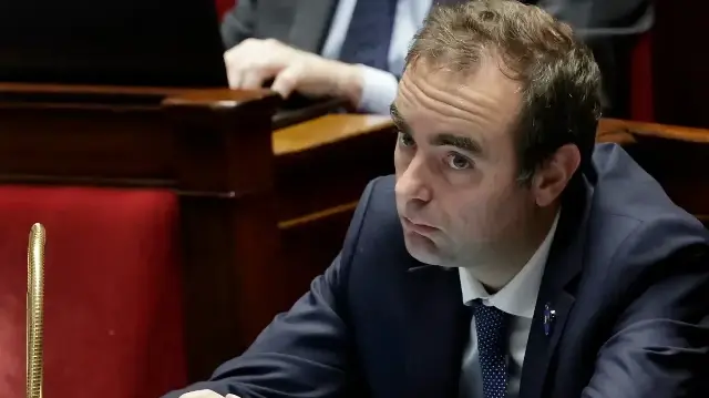 Le Premier ministre français Sébastien Lecornu assiste à la séance d'ouverture consacrée au projet de loi de financement de la sécurité sociale (PLFSS) pour 2026, à l'Assemblée nationale, chambre basse du Parlement français, à Paris, le 4 novembre 2025.
