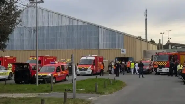 На западе Франции водитель намеренно наехал на нескольких пешеходов.