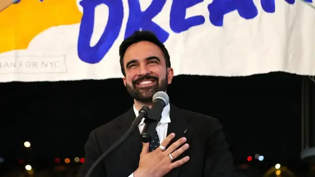 Кандидат от Демократической партии Зохран Мамдани одержал победу на выборах мэра Нью-Йорка.