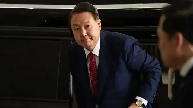 South Korean prosecutors raid ex-president Yoon's home in probe