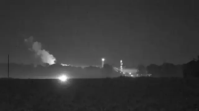 Взрыв на химическом заводе в США вызвал утечку аммиака и эвакуацию жителей.