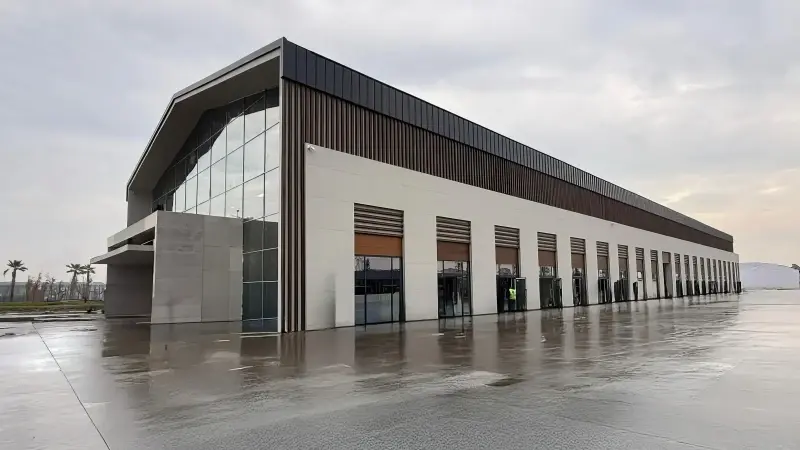 4.000 m² büyüklüğündeki yapı, Türkiye’nin en büyük etkinlik alanlarından biri olarak öne çıkıyor.