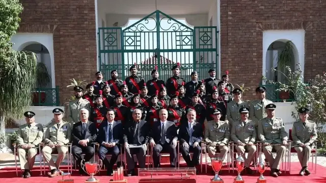 وزير الداخلية التركي يشارك في حفل تخريج شرطة بباكستان