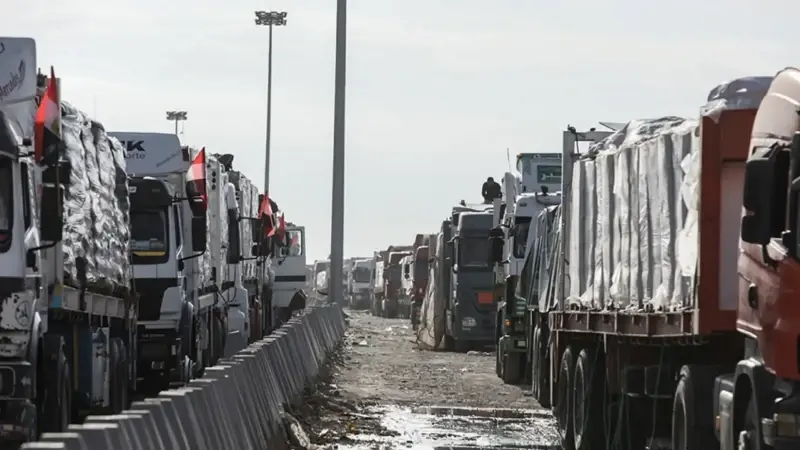 Ateşkesin yürürlüğe girmesinden bu yana Gazze'ye sadece 4 bin 453 yardım tırı ulaştı
