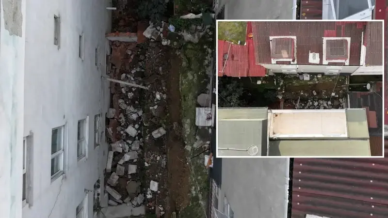 Arnavutköy'de, iki bina arasında bulunan istinat duvarının çökmesi nedeniyle bir binada hasar oluştu.
