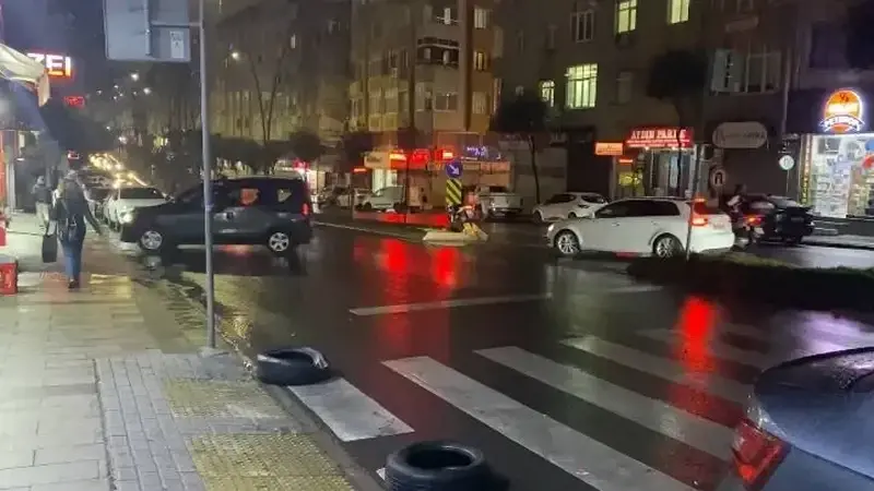 Olay, dün gece saat 02.30 sıralarında Sarıgöl Mahallesi Ordu Caddesi'nde meydana geldi.