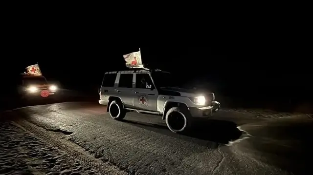 طواقم الصليب الأحمر في طريقها لتسلم جثة أسير إسرائيلي جنوبي غزة