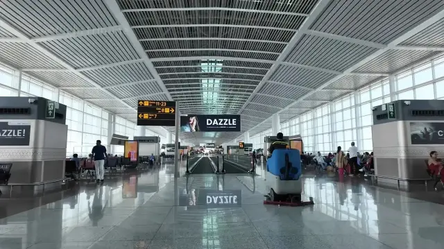 Une défaillance du système de contrôle aérien à l’aéroport international Indira Gandhi de New Delhi a provoqué d’importants retards vendredi matin, affectant plus de cent vols.