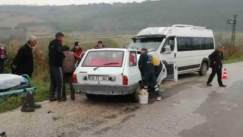 GÖNEN’DE TRAFİK KAZASINDA SIKIŞAN SÜRÜCÜ İTFAİYE EKİPLERİNCE KURTARILDI