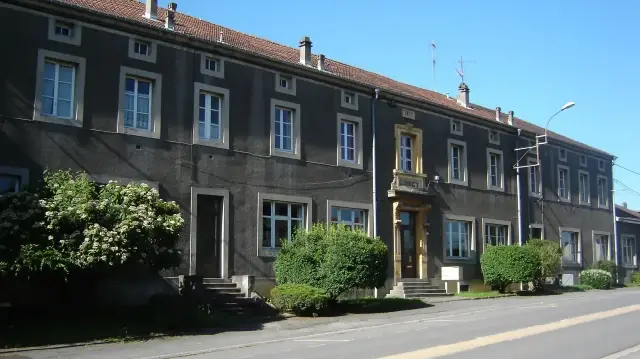 L4ancienne école de Gorcy, en Meurthe-et-Moselle. Une fusillade a eu lieu dans la ville ce vendredi 7 novembre, les élèves sont confinés.