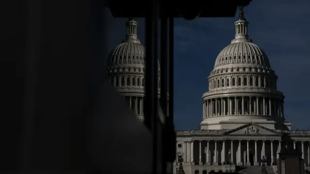 Попытка ограничить военные полномочия Трампа провалилась в Сенате.