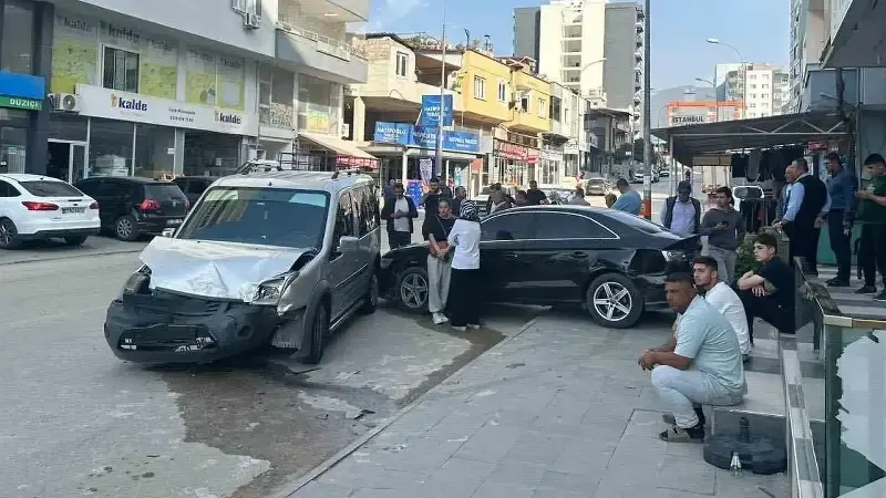 OSMANİYE DÜZİÇİ KONTROLDEN ÇIKAN ARABA KAZA