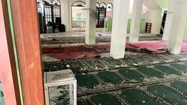 Plusieurs explosions ont secoué une mosquée-école à Jakarta Nord pendant la prière du vendredi, blessant plus d’une cinquantaine de personnes, selon les autorités indonésiennes.