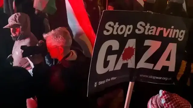 İngiltere’de binlerce kişi İsrail’in futboldan men edilmesini istedi