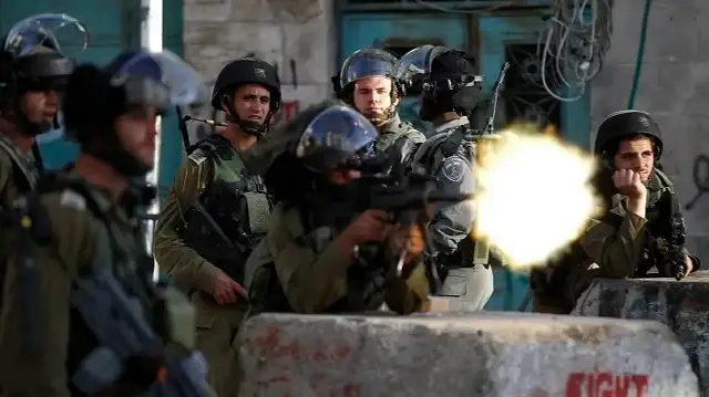 الاحتلال الإسرائيلي يصيب فلسطينيين أحدهما طفل بالرصاص شمالي الضفة