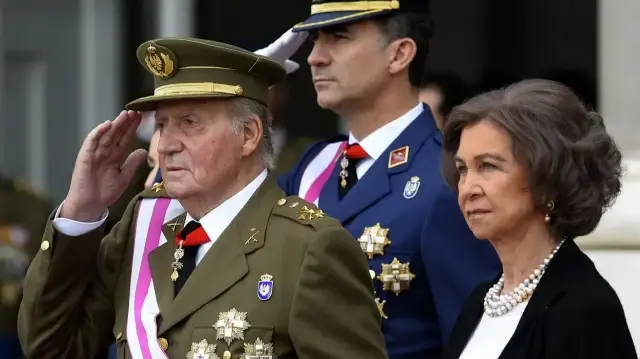 Бывший король Испании Хуан Карлос на параде